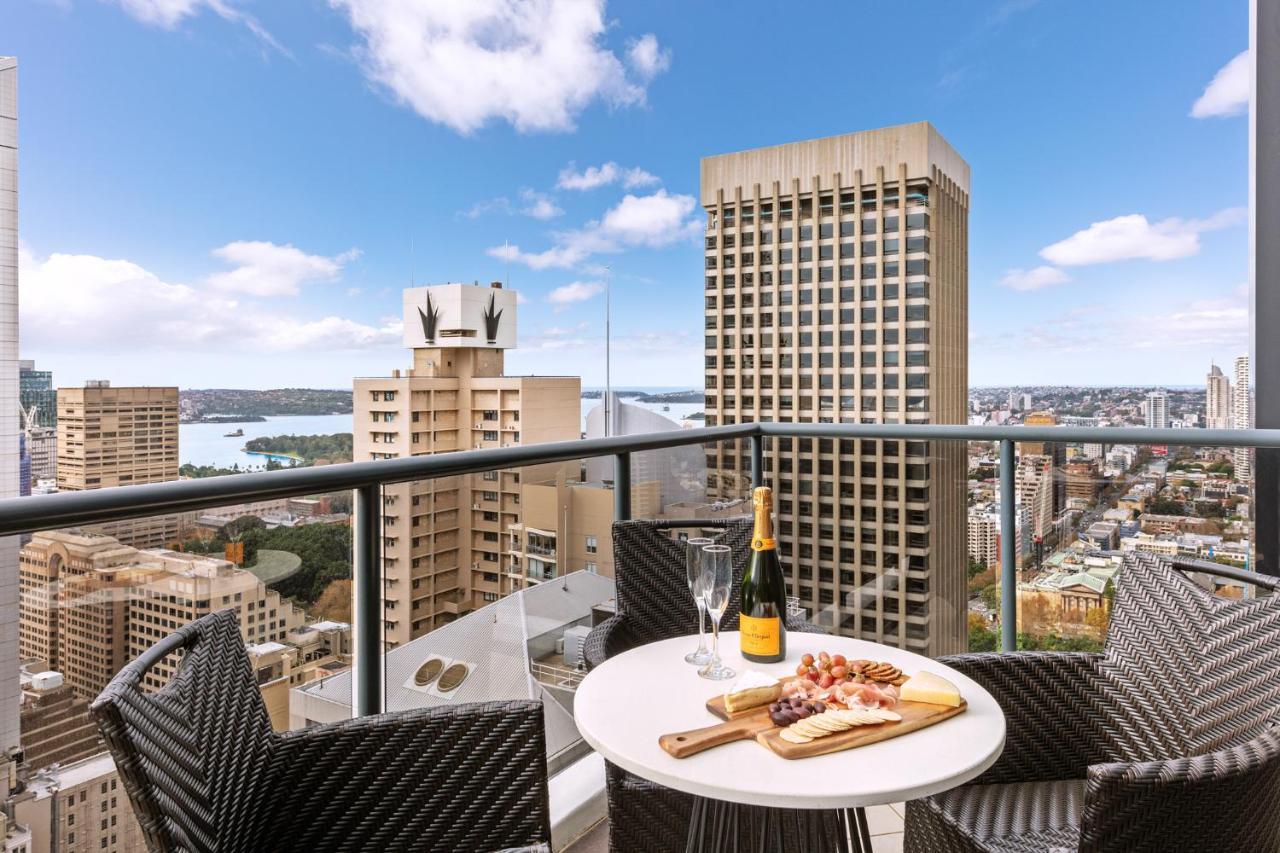 Meriton Suites Pitt Street, Sydney Exteriör bild The view from the balcony of a typical apartment