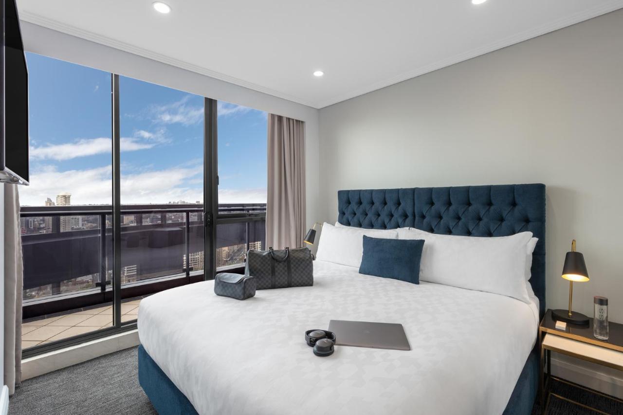 Meriton Suites Pitt Street, Sydney Exteriör bild A bedroom at the hotel