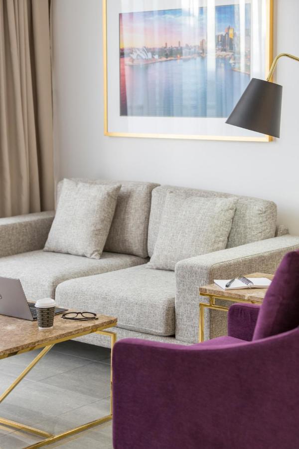 Meriton Suites Pitt Street, Sydney Exteriör bild A sofa