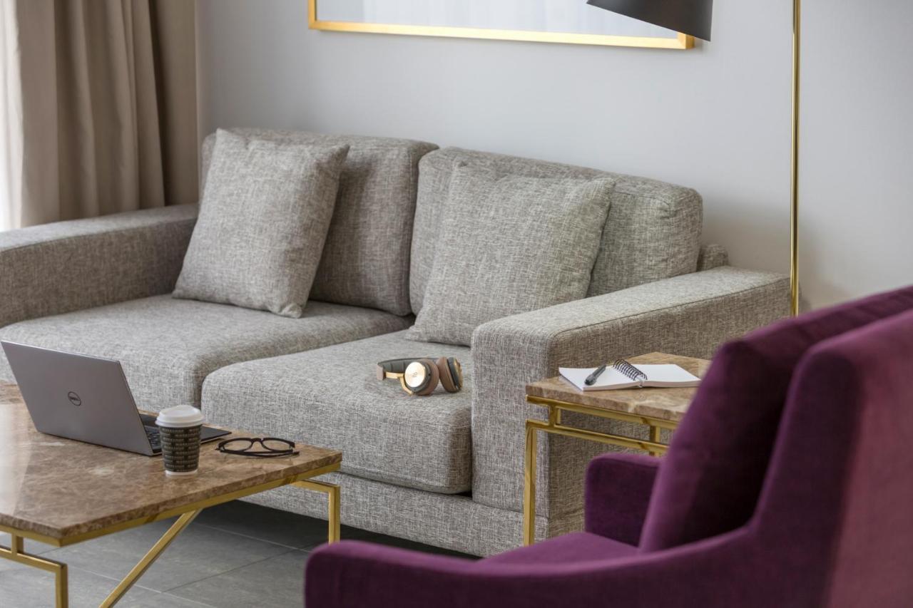 Meriton Suites Pitt Street, Sydney Exteriör bild A sofa