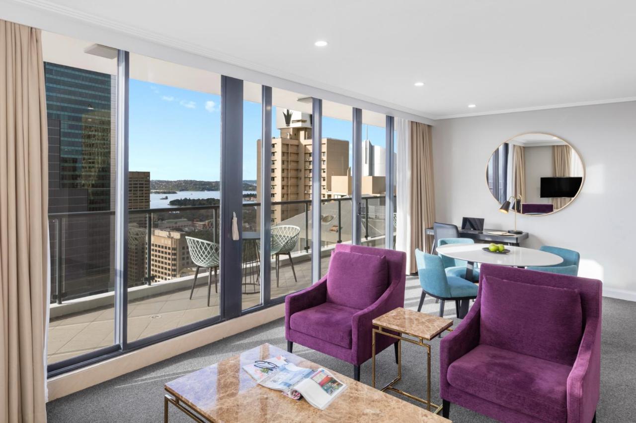 Meriton Suites Pitt Street, Sydney Exteriör bild A staged apartment at the new complex
