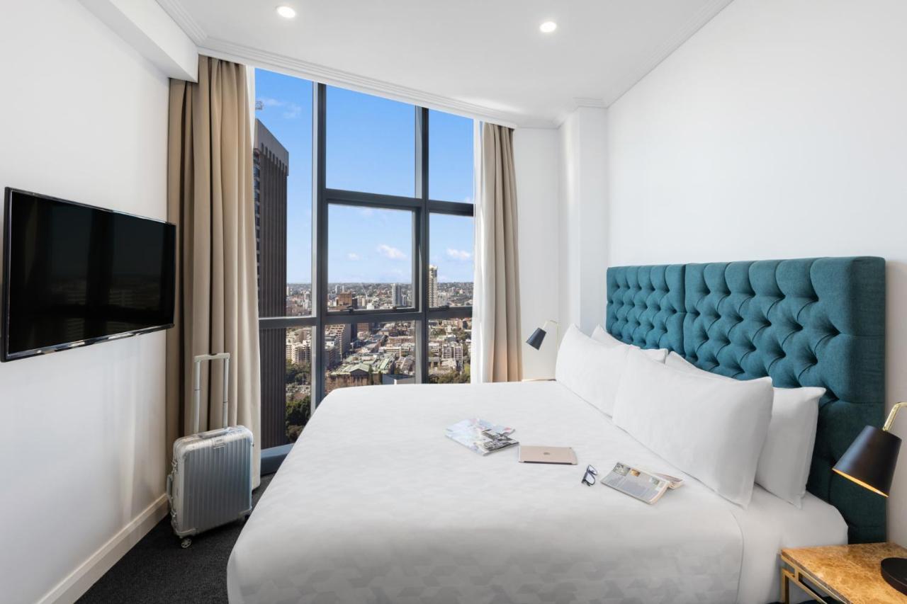 Meriton Suites Pitt Street, Sydney Exteriör bild A bedroom at the hotel