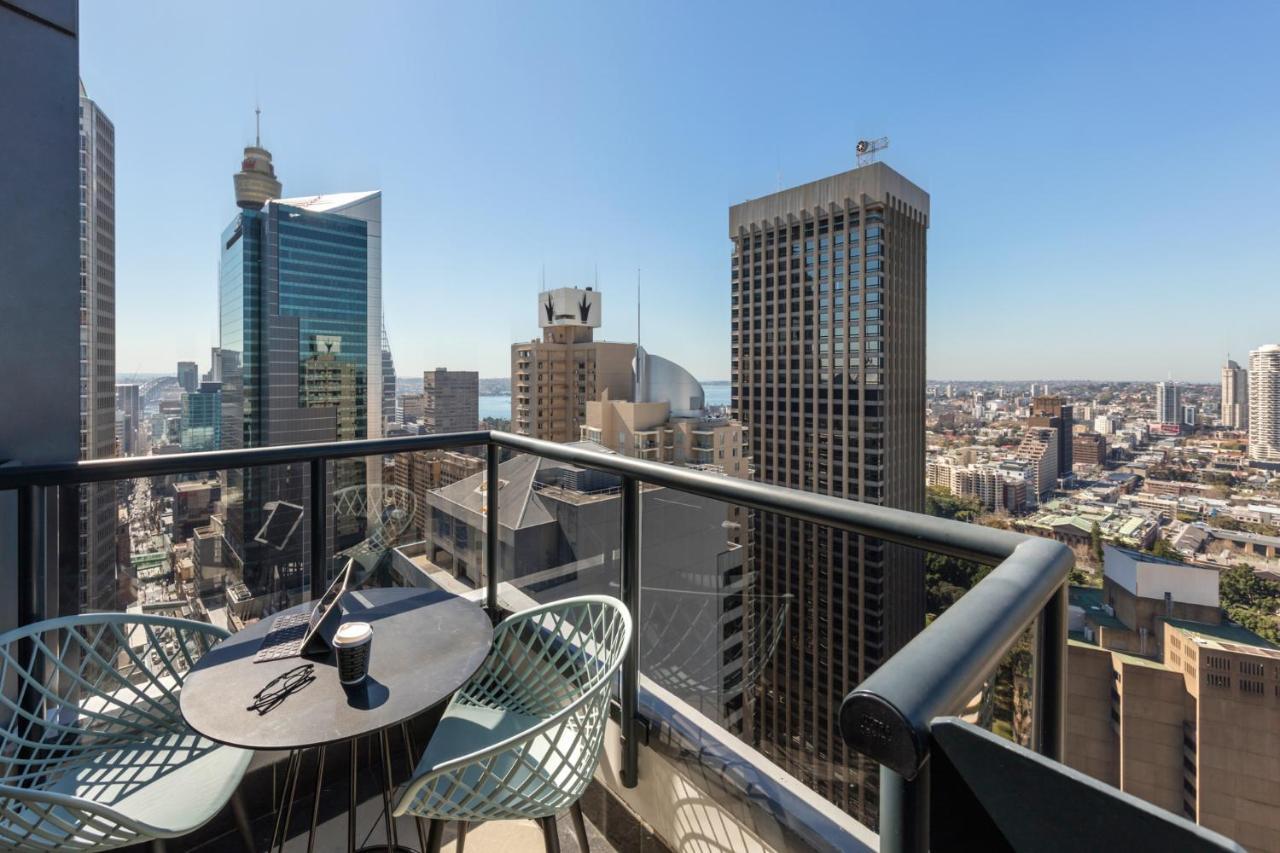 Meriton Suites Pitt Street, Sydney Exteriör bild View from a balcony