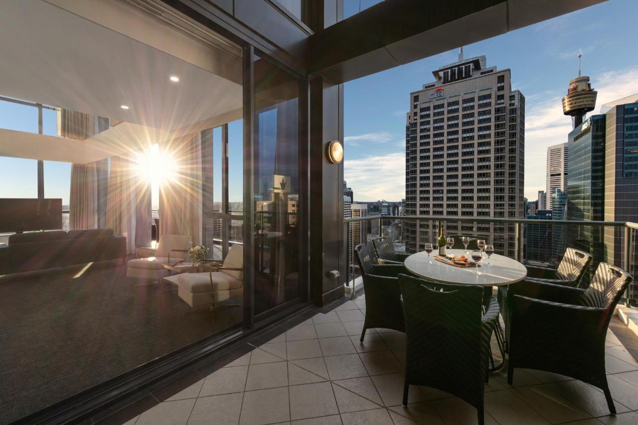 Meriton Suites Pitt Street, Sydney Exteriör bild The apartment's balcony