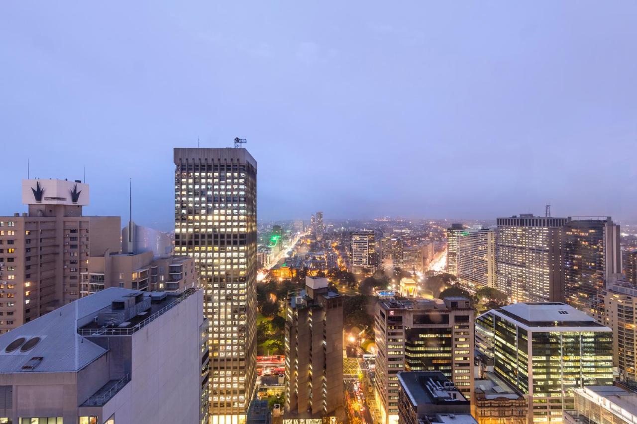 Meriton Suites Pitt Street, Sydney Exteriör bild View of the city from the 10th floor of the hotel
