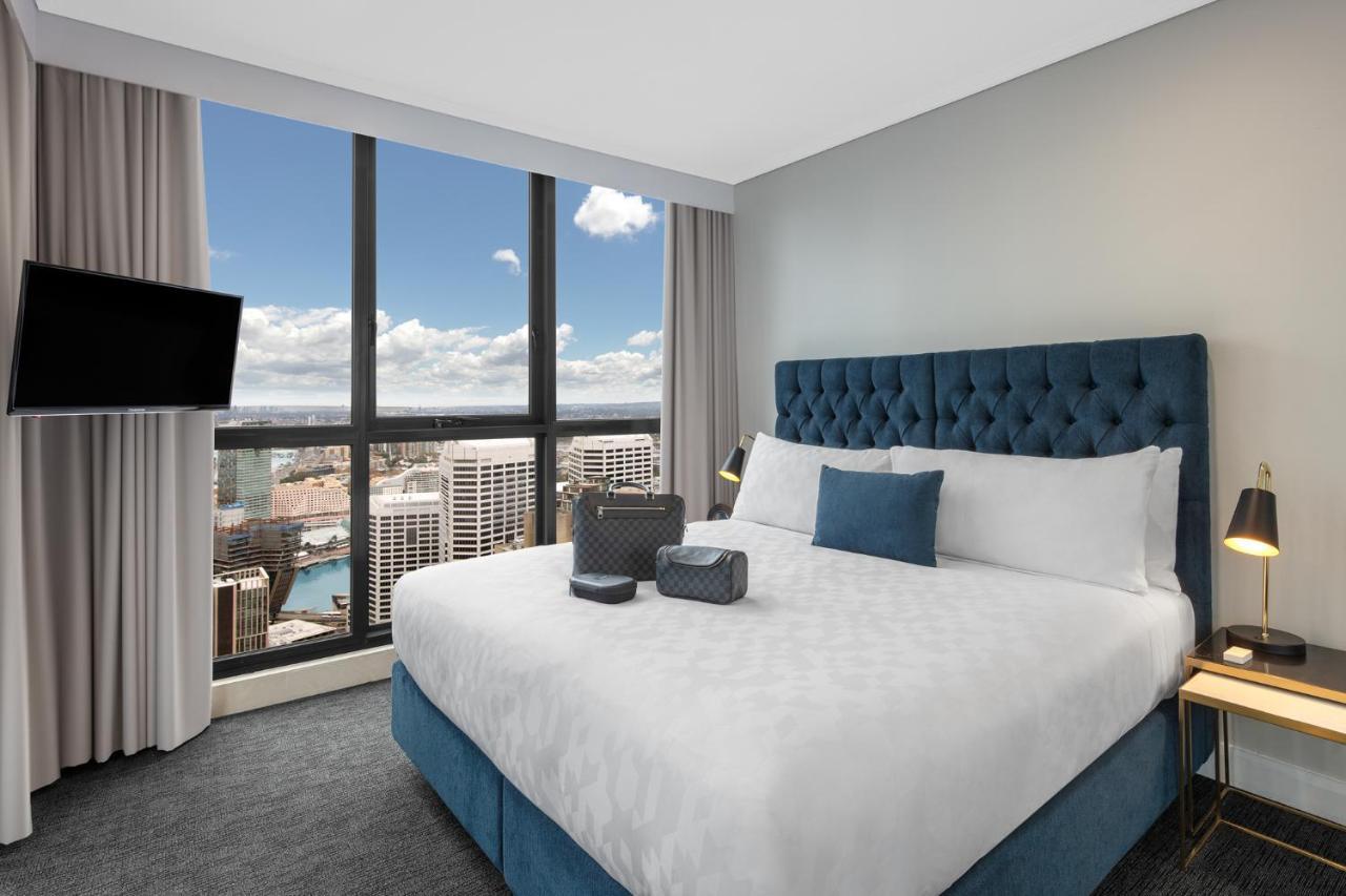 Meriton Suites Pitt Street, Sydney Exteriör bild A bedroom at the hotel