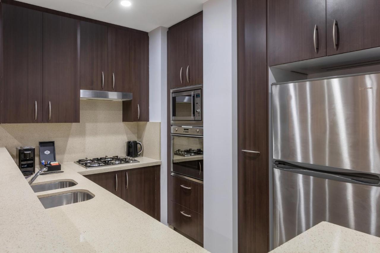 Meriton Suites Pitt Street, Sydney Exteriör bild A kitchen in a typical apartment