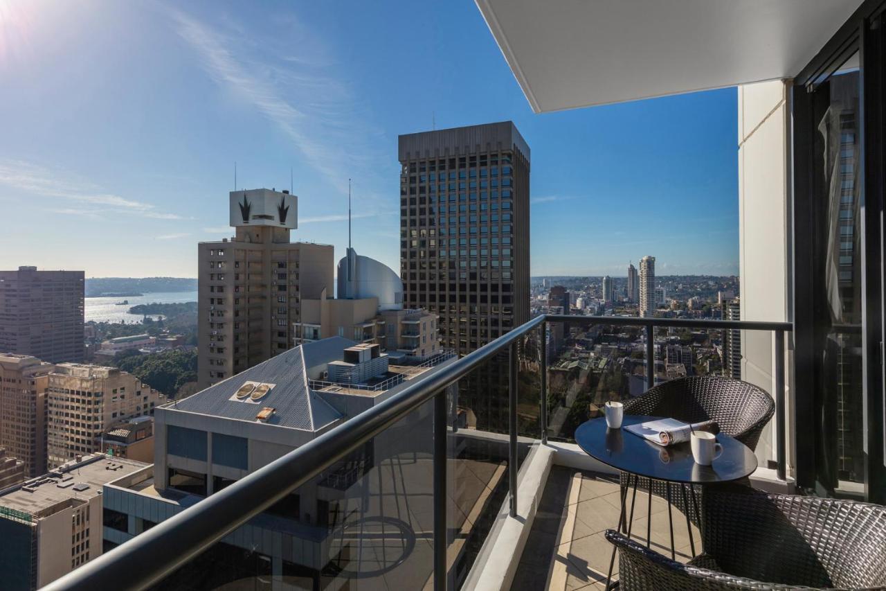 Meriton Suites Pitt Street, Sydney Exteriör bild View from a balcony